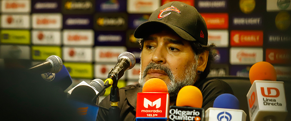 "VAMOS A JUGAR CON LA FRENTE EN ALTO EN SAN LUIS": MARADONA