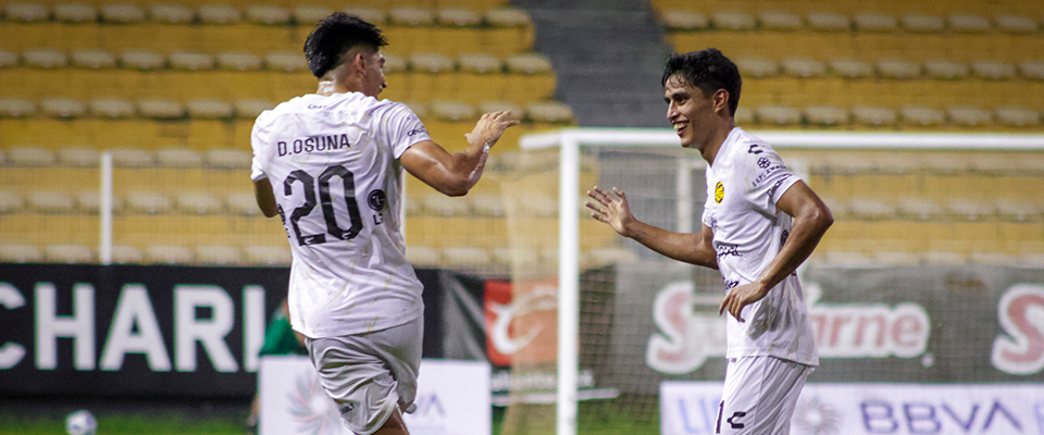 Fernando González anotó triplete en La Pecera