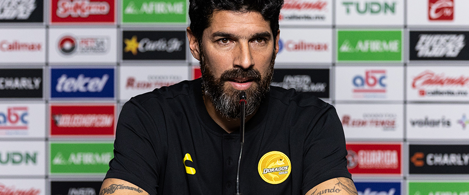 Sebastián Abreu en conferencia de prensa